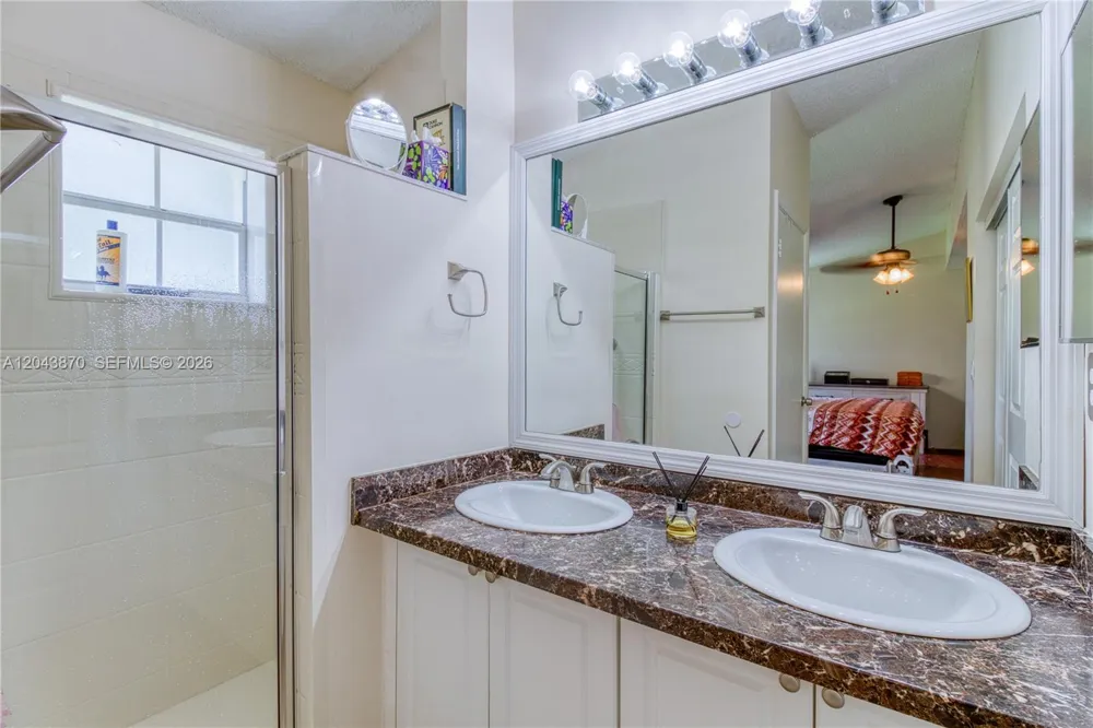 11415 Lakeview Dr #2-D Coral Springs, FL 33071