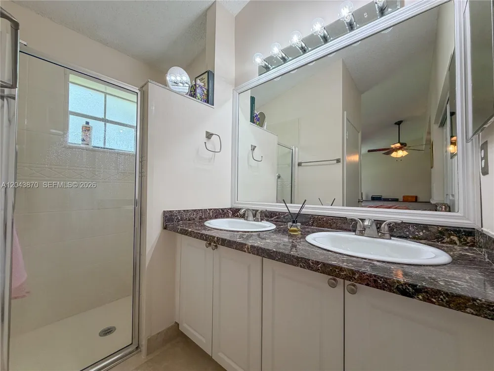 11415 Lakeview Dr #2-D Coral Springs, FL 33071
