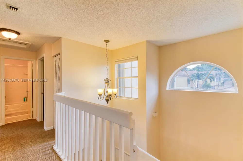 11415 Lakeview Dr #2-D Coral Springs, FL 33071