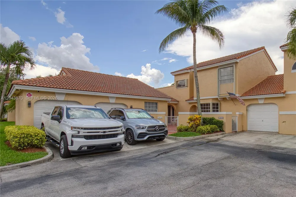 11415 Lakeview Dr #2-D Coral Springs, FL 33071