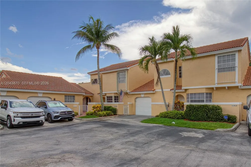 11415 Lakeview Dr #2-D Coral Springs, FL 33071