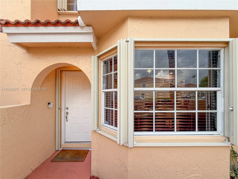 11415 Lakeview Dr #2-D Coral Springs, FL 33071