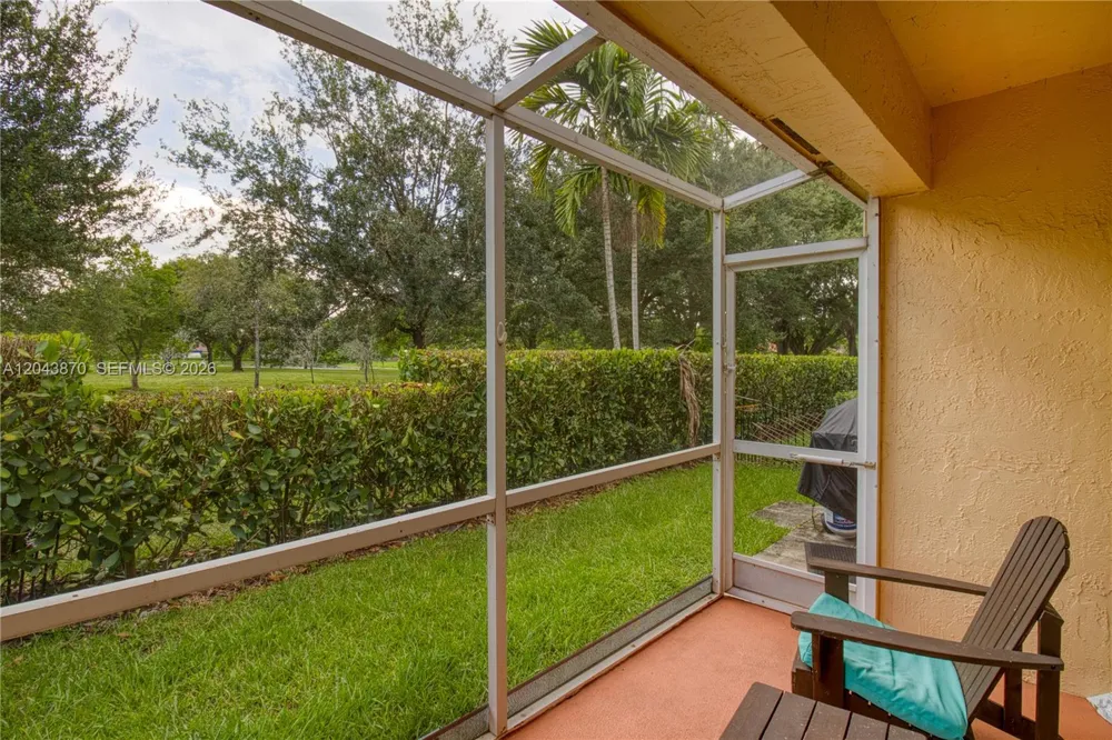 11415 Lakeview Dr #2-D Coral Springs, FL 33071