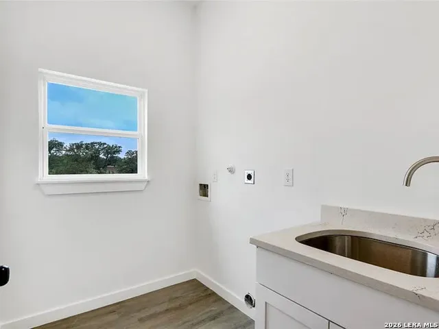 129 W Eli Chandler Blanco, TX 78606