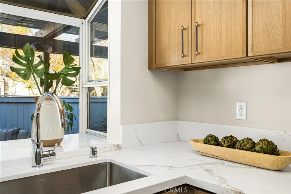 11 Thunder Trail #6 Irvine, CA 92614