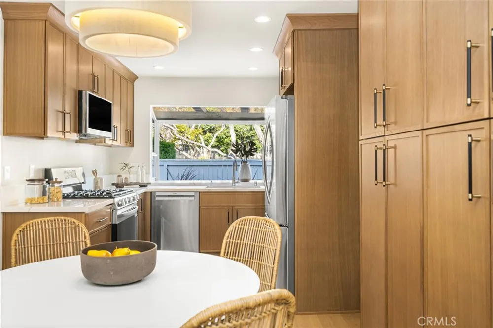11 Thunder Trail #6 Irvine, CA 92614