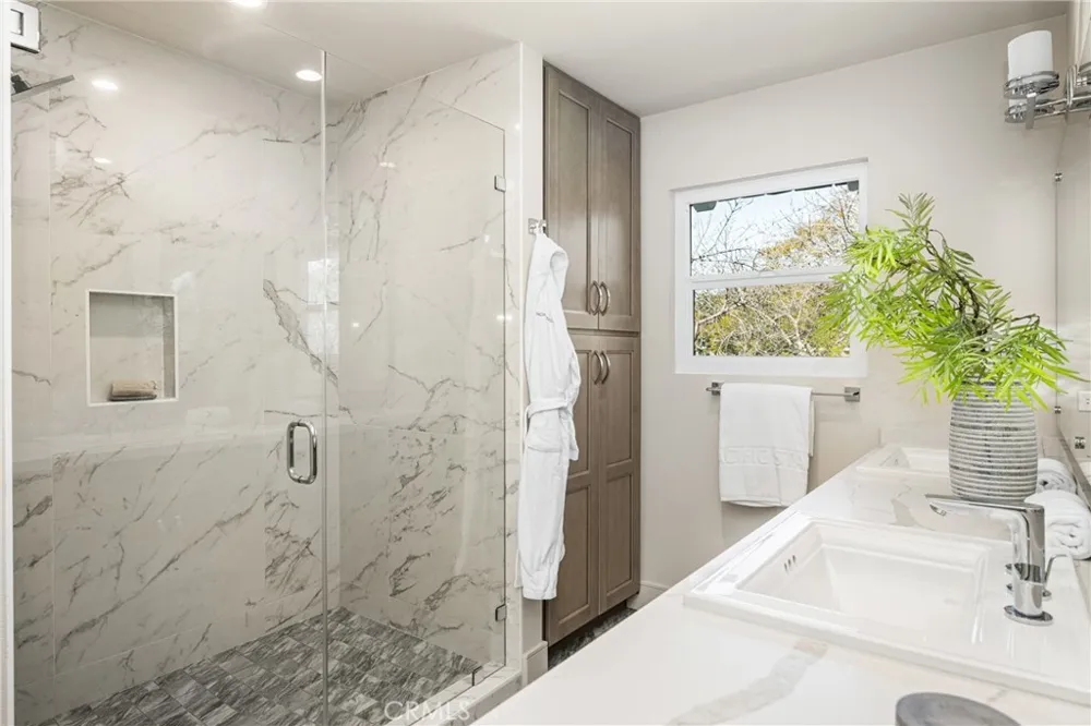 11 Thunder Trail #6 Irvine, CA 92614