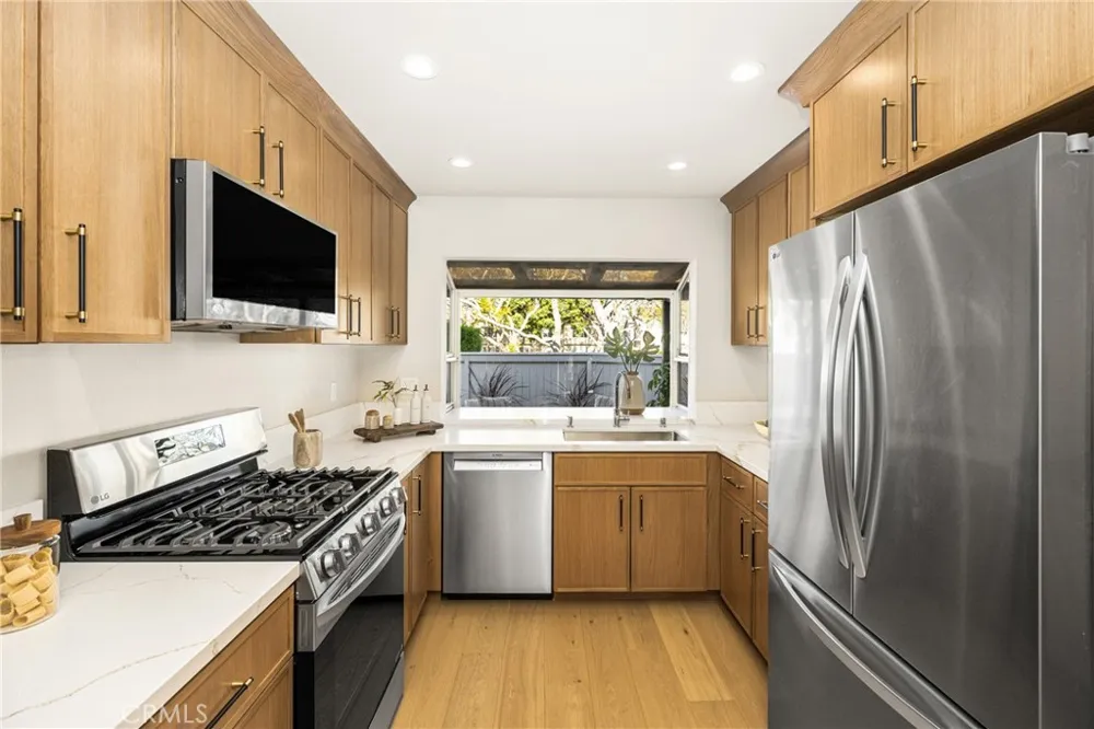 11 Thunder Trail #6 Irvine, CA 92614