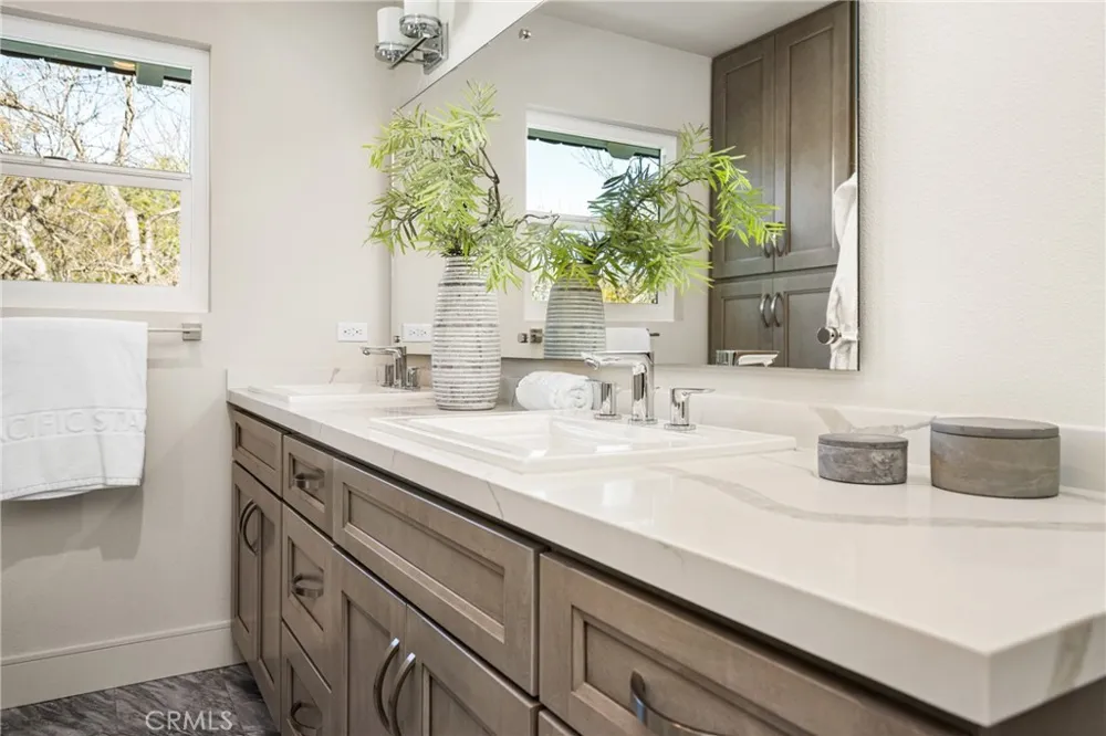 11 Thunder Trail #6 Irvine, CA 92614