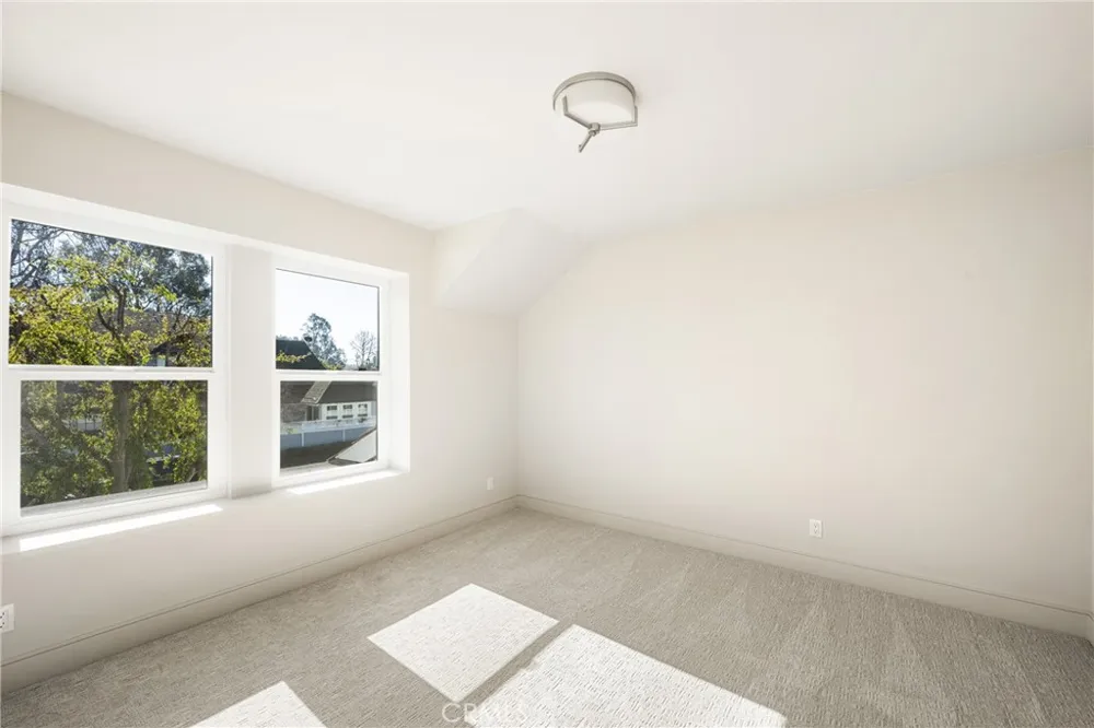 11 Thunder Trail #6 Irvine, CA 92614