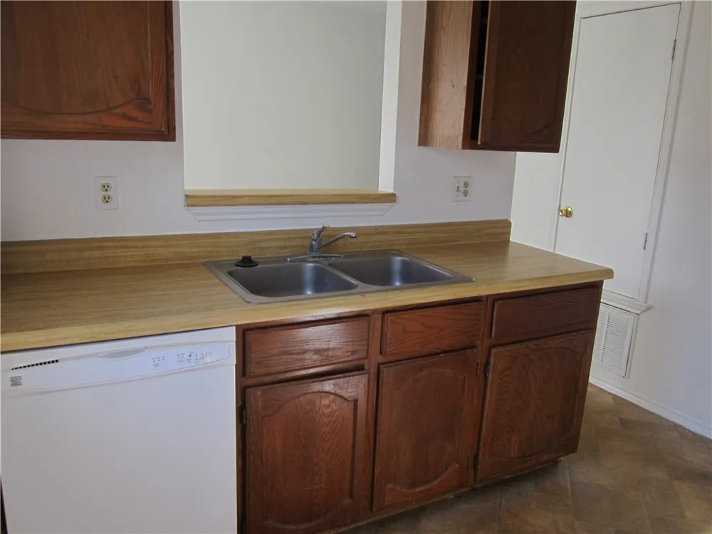 6702 Everhart #F103 Corpus Christi, TX 78413