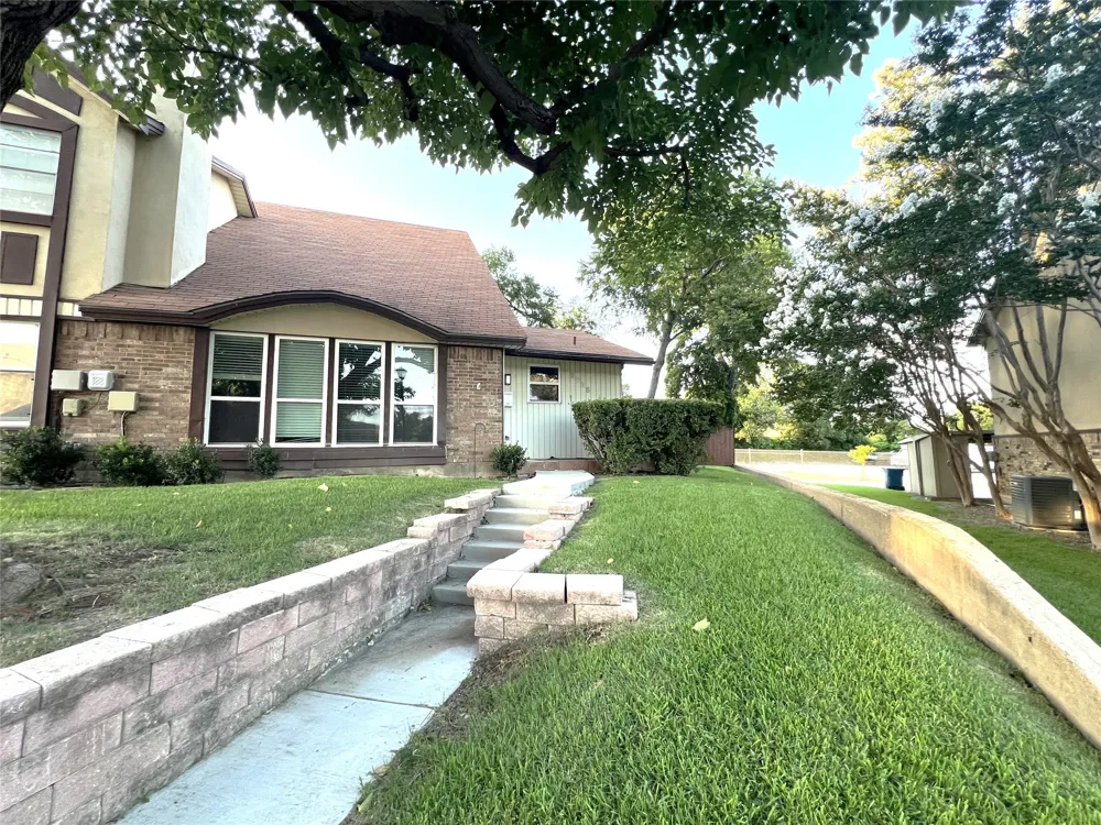 2035 Clubview Drive Carrollton, TX 75006