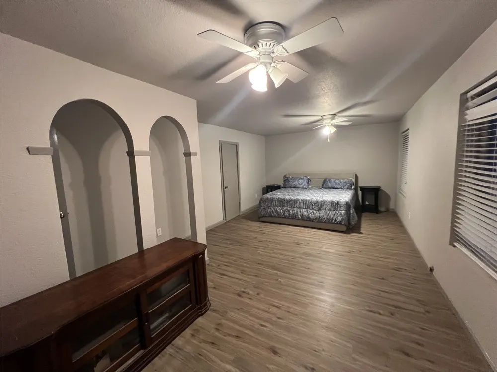 2035 Clubview Drive Carrollton, TX 75006