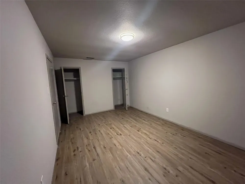 2035 Clubview Drive Carrollton, TX 75006