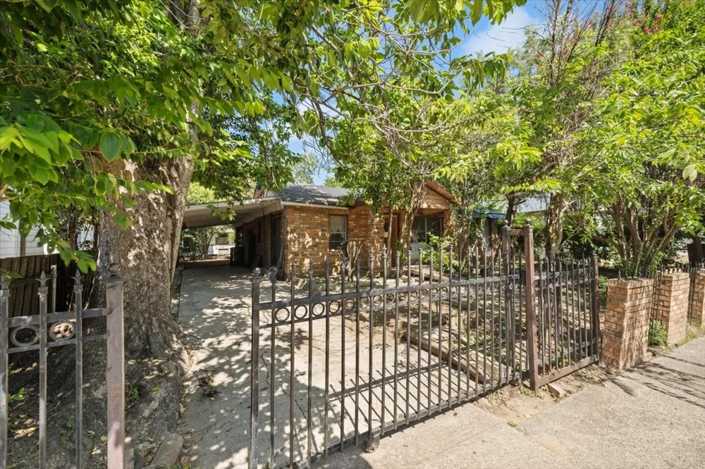 3907 Odessa Street Dallas, TX 75212