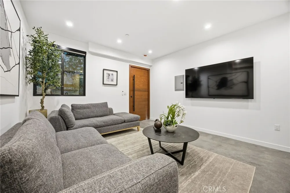 12604 Mitchell Ave. West Los Angeles, CA 90066