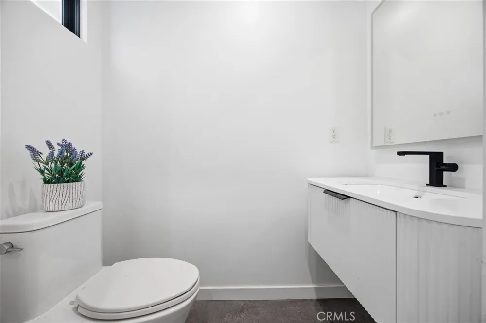 12604 Mitchell Ave. West Los Angeles, CA 90066