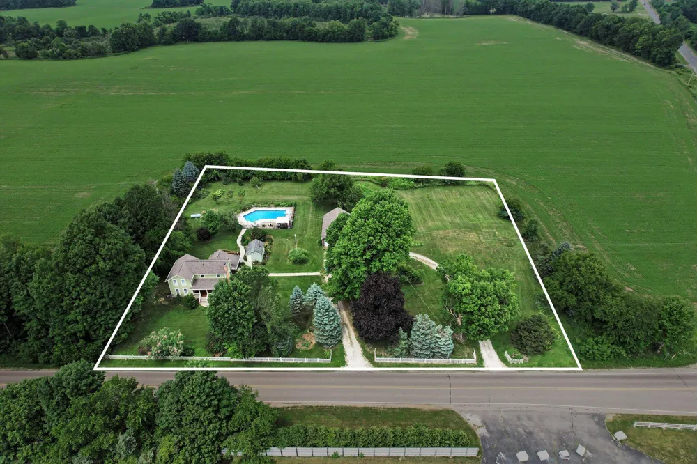 17785 Drive Marshall, MI 49068