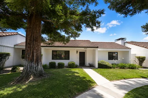 1935 W Santa Ana Avenue