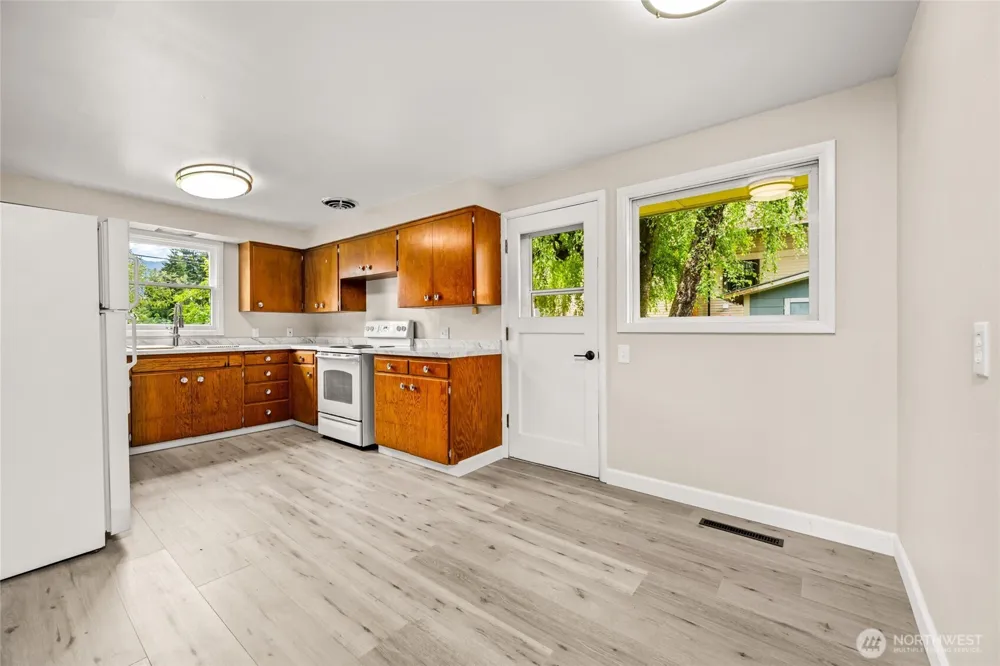 7320 E AVENUE Concrete, WA 98237