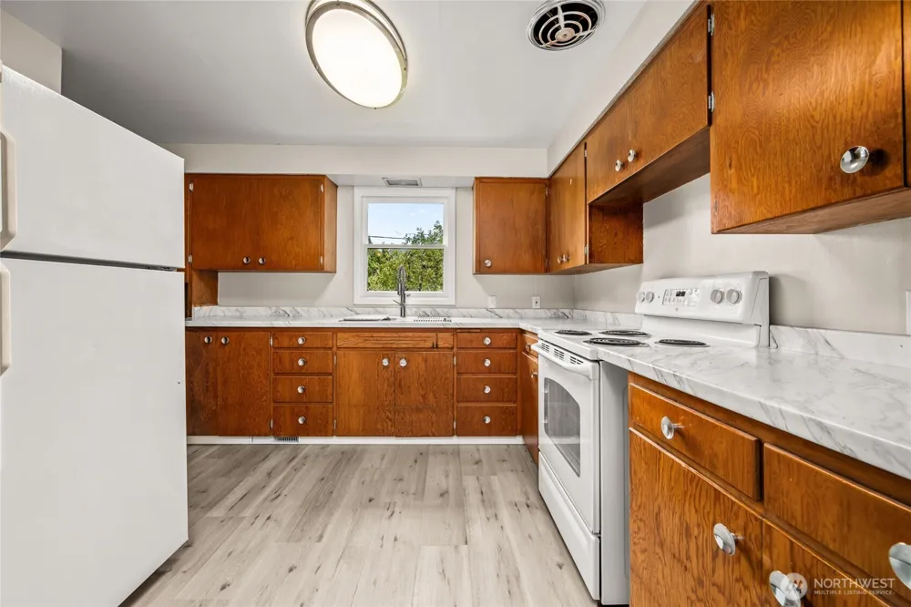 7320 E AVENUE Concrete, WA 98237