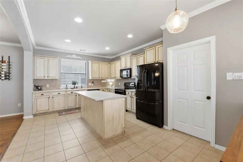 1232 Hayden Lane Savannah, TX 76227