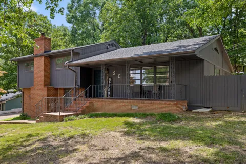 3805 Rollingwood Drive