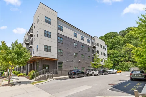 782 Riverfront Parkway
