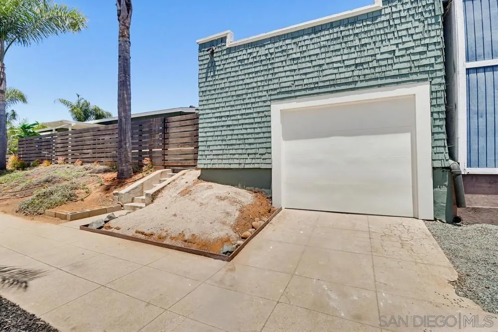 1403 FERN ST San Diego, CA 92102