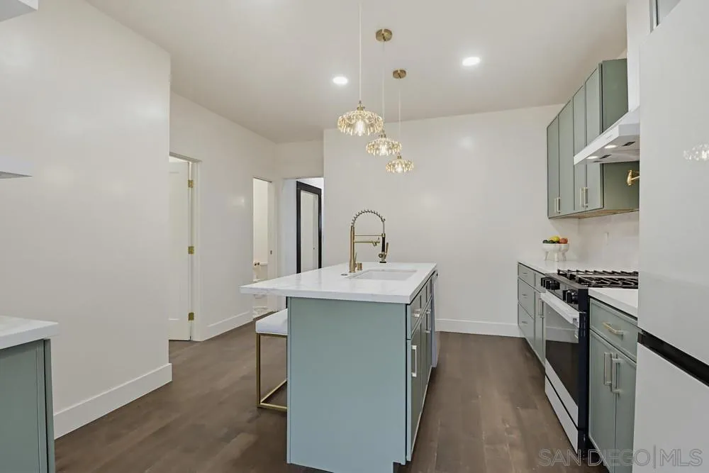 1403 FERN ST San Diego, CA 92102
