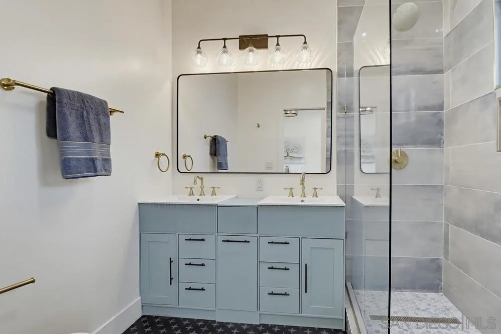 1403 FERN ST San Diego, CA 92102