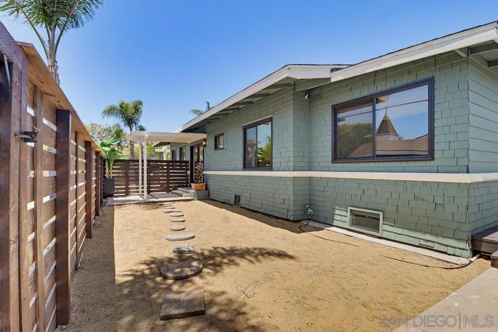 1403 FERN ST San Diego, CA 92102