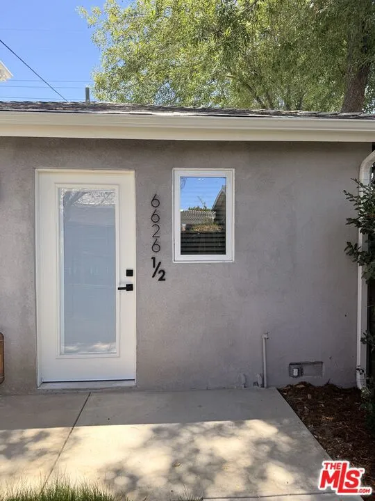 6626 Woodlake Avenue West Hills, CA 91307