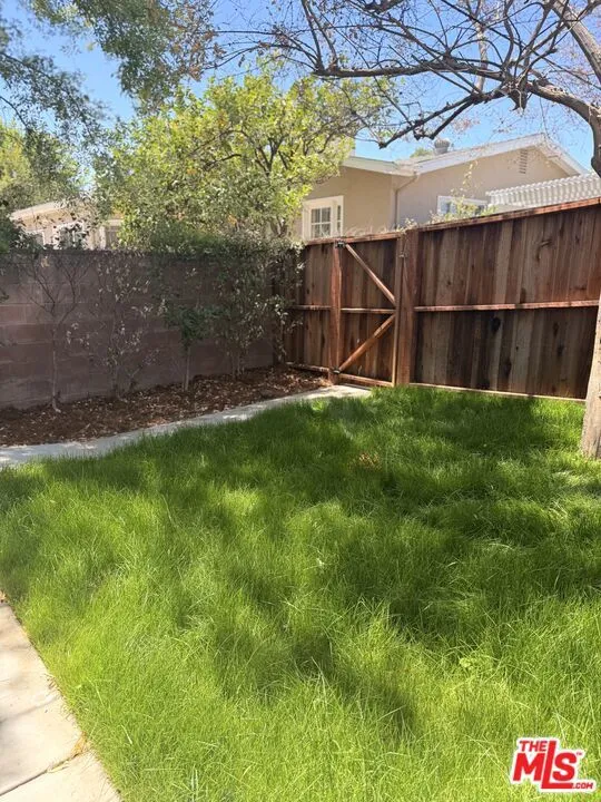 6626 Woodlake Avenue West Hills, CA 91307