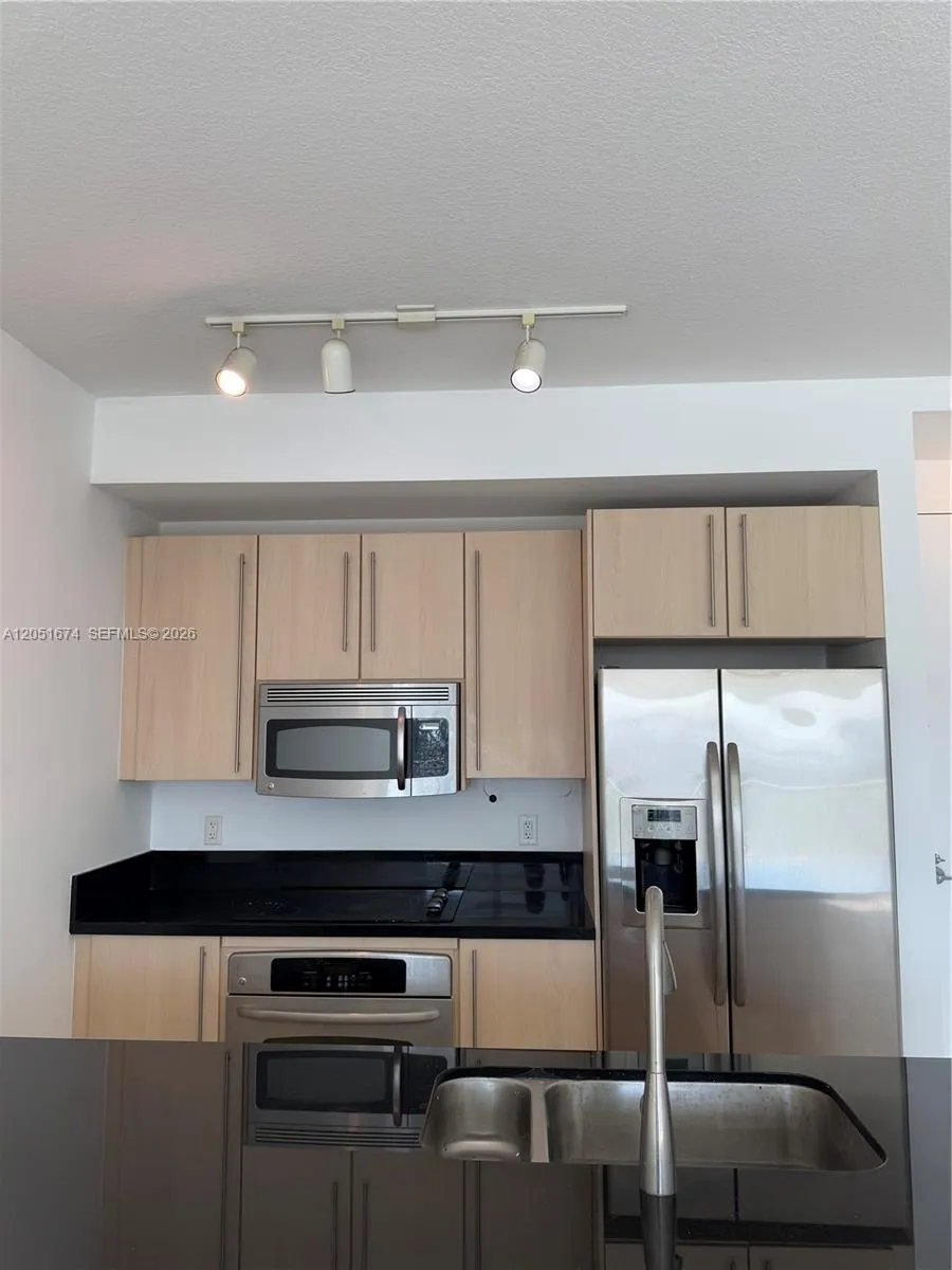 79 SW 12th St #1702-S Miami, FL 33130