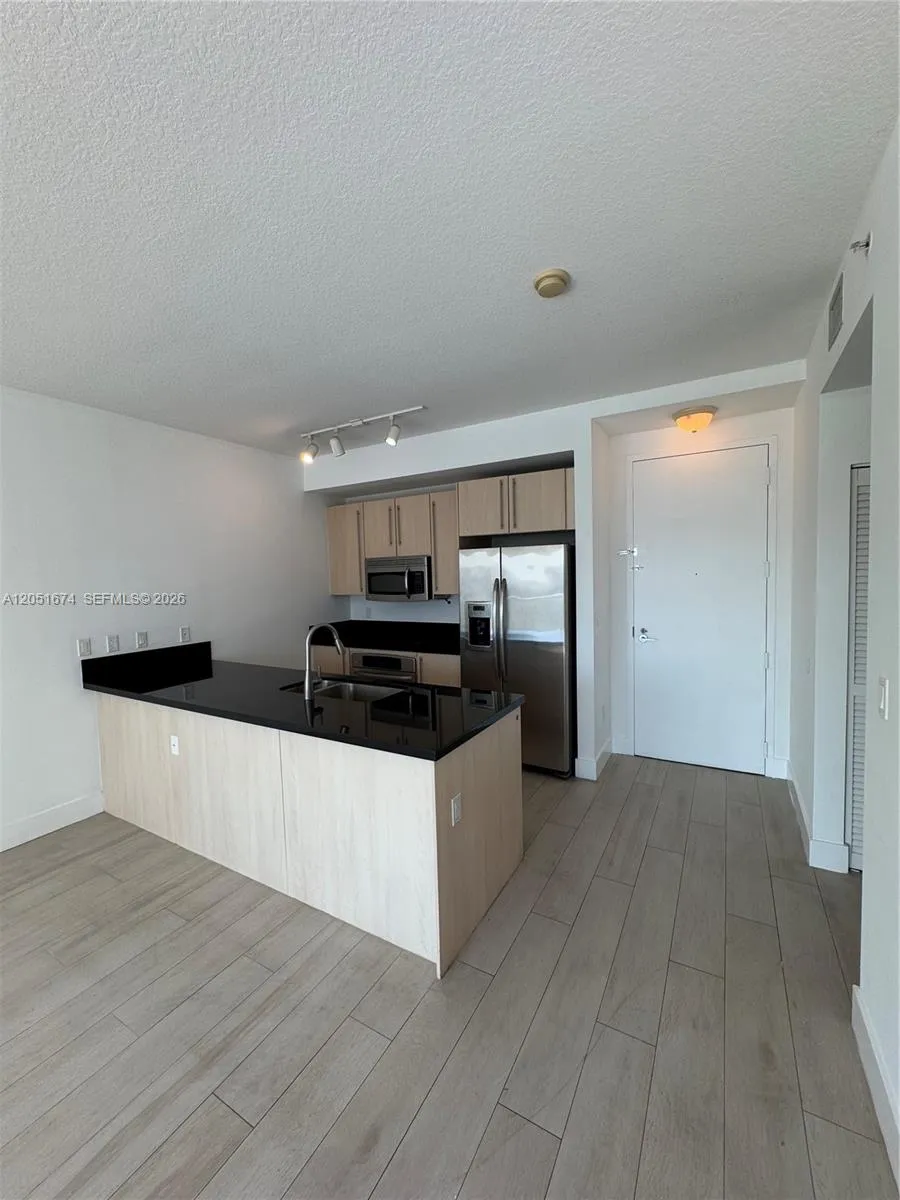 79 SW 12th St #1702-S Miami, FL 33130