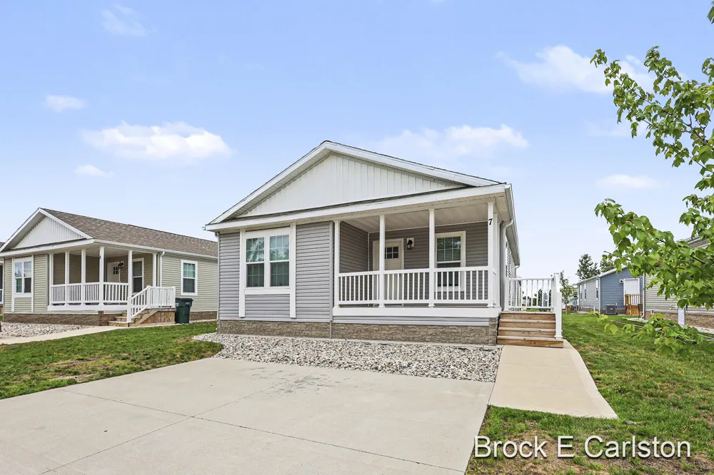 1283 E Ellis Road #7 Norton Shores City, MI 49441