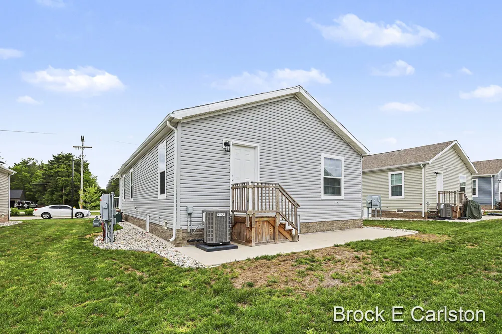 1283 E Ellis Road #7 Norton Shores City, MI 49441