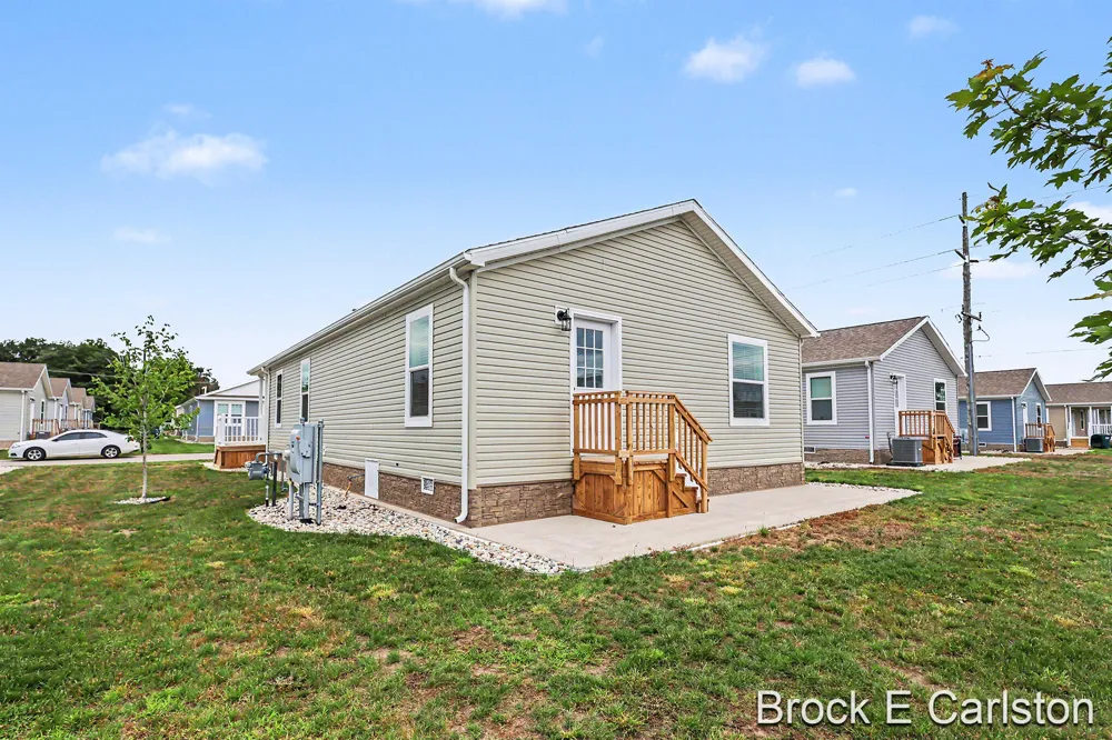 1283 E Ellis Road #28 Norton Shores City, MI 49441