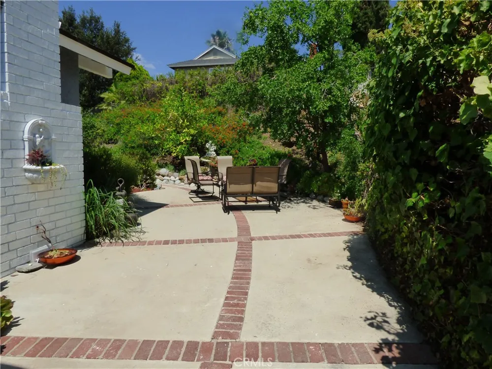 5650 Lake Lindero Agoura Hills, CA 91301