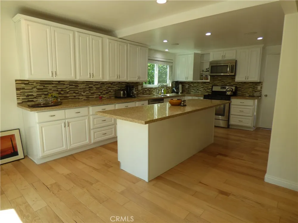 5650 Lake Lindero Agoura Hills, CA 91301