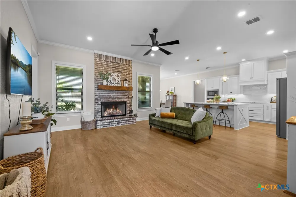 932 Gallant Fox Road Hewitt, TX 76643