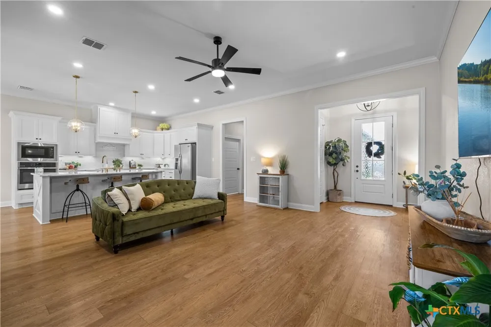 932 Gallant Fox Road Hewitt, TX 76643