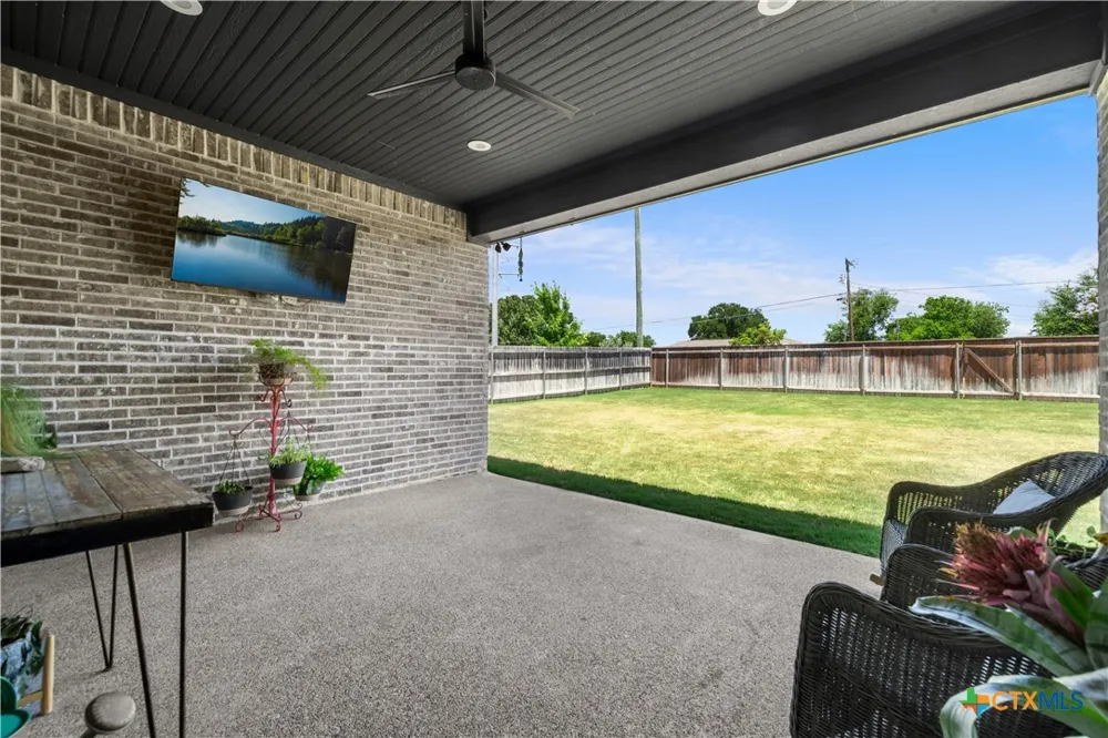 932 Gallant Fox Road Hewitt, TX 76643