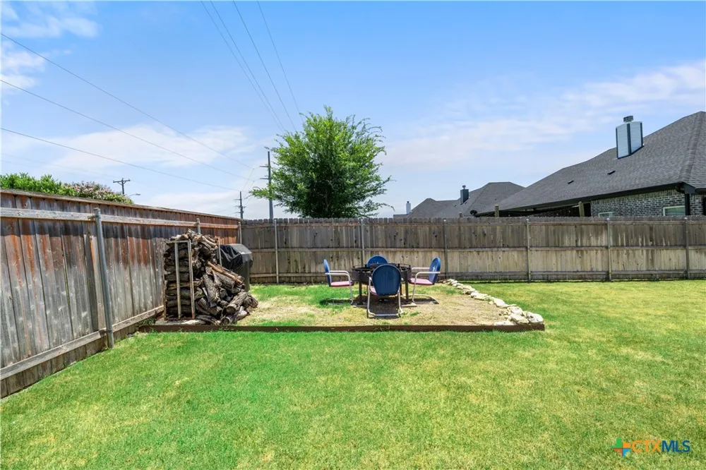 932 Gallant Fox Road Hewitt, TX 76643