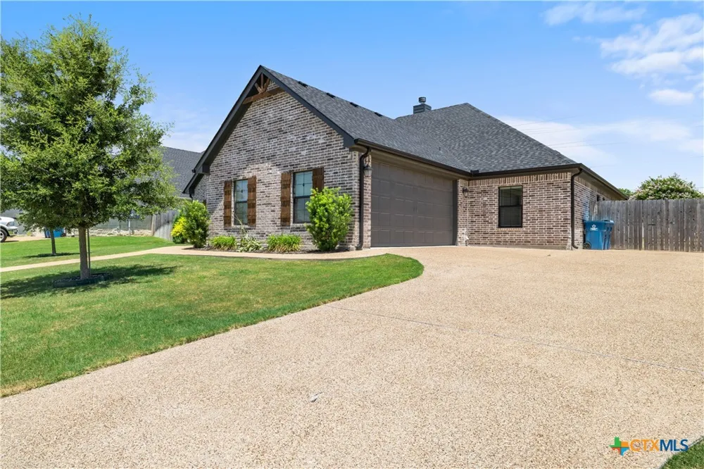 932 Gallant Fox Road Hewitt, TX 76643