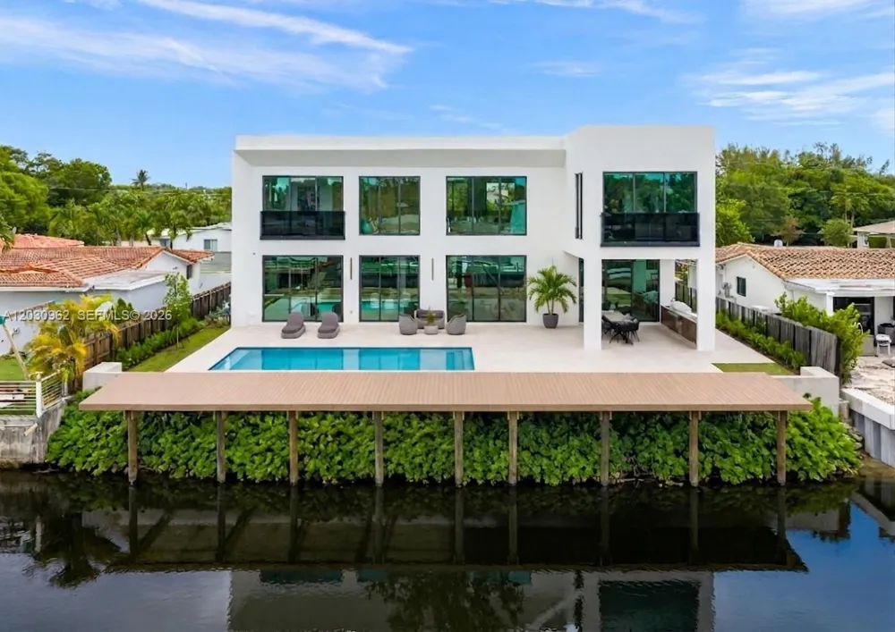 2380 NE 196th St Miami, FL 33180