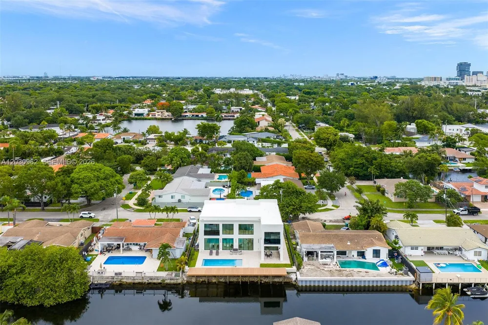 2380 NE 196th St Miami, FL 33180