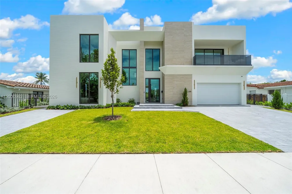 2380 NE 196th St Miami, FL 33180