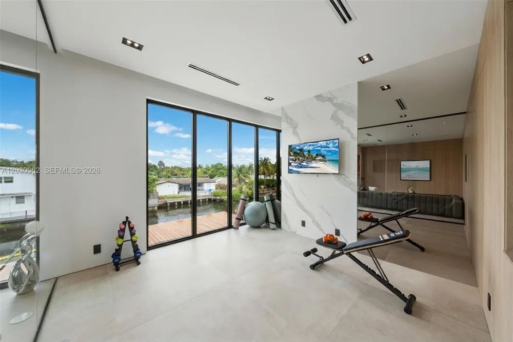2380 NE 196th St Miami, FL 33180